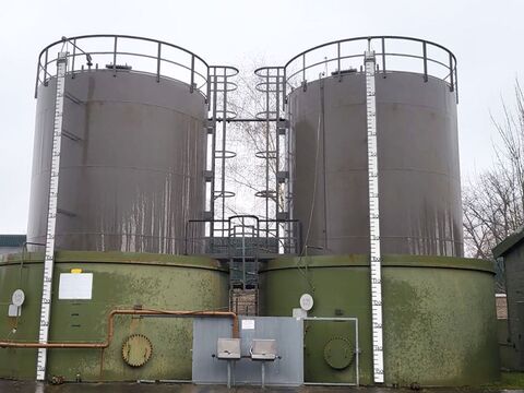 Hochtanks vor der Demontage
